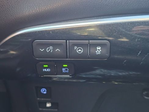 Used 2020 Toyota Prius Prime Limited image 38
