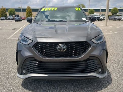 Used 2021 Toyota Highlander XSE FWD image 9