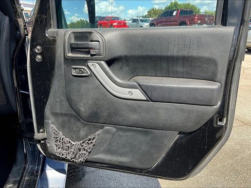 Used 2017 Jeep Wrangler Unlimited Sahara w/ Connectivity Group image 20