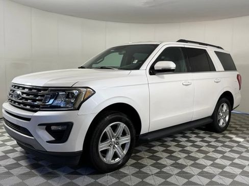 Used 2019 Ford Expedition XLT w/ Equipment Group 201A RWD image 2