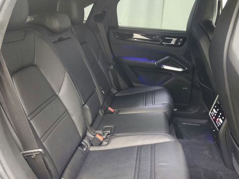 Used 2023 Porsche Cayenne Turbo AWD/4WD image 34