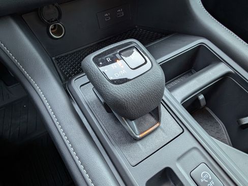 Used 2025 Nissan Pathfinder S image 31