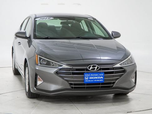 Used 2019 Hyundai Elantra SE image 16