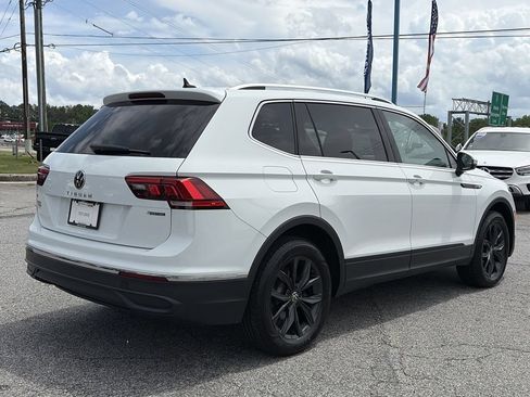 Certified 2024 Volkswagen Tiguan SE w/ Panoramic Sunroof Package AWD/4WD image 7