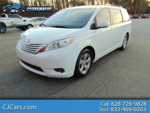 Used 2016 Toyota Sienna LE image 1