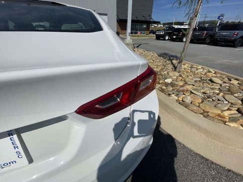 Used 2025 Chevrolet Malibu LS image 10