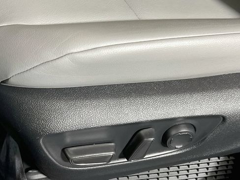 Certified 2025 Toyota Sienna XLE FWD image 17