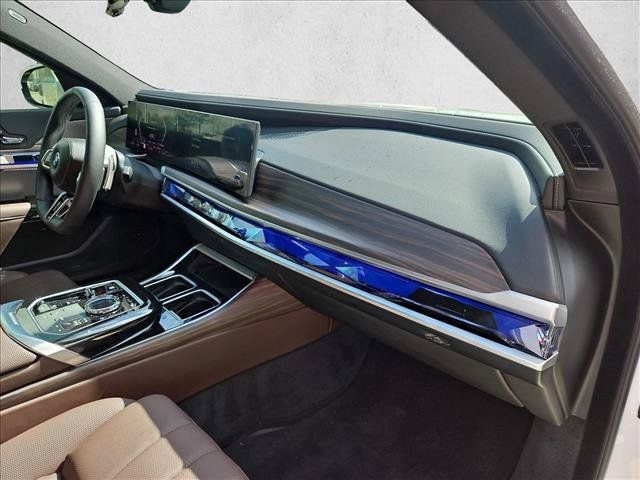 Used 2024 BMW 760i xDrive AWD/4WD image 20
