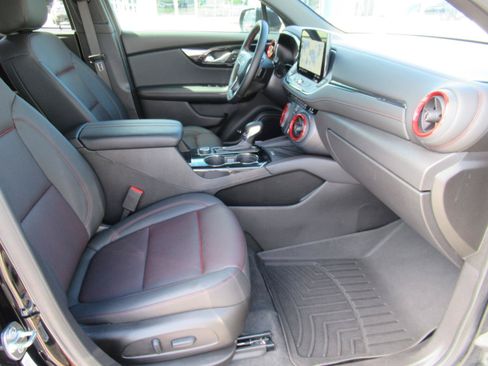 Used 2024 Chevrolet Blazer RS w/ Enhanced Convenience Package FWD image 11