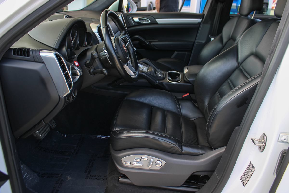 Used 2015 Porsche Cayenne Turbo AWD/4WD image 15