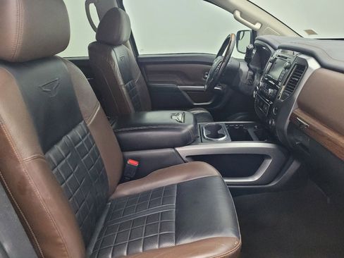 Used 2019 Nissan Titan Platinum Reserve image 21