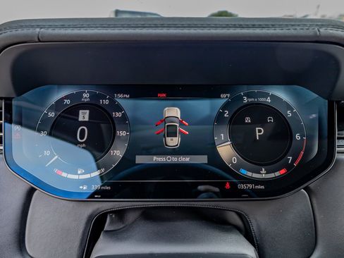 Used 2023 Land Rover Range Rover Long Wheelbase SE image 18