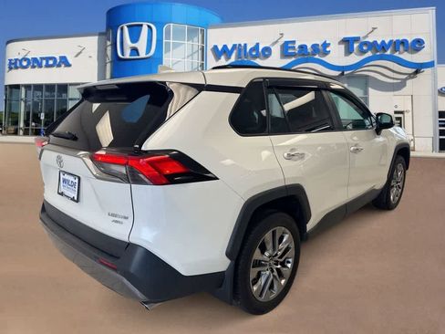 Used 2020 Toyota RAV4 Limited image 8