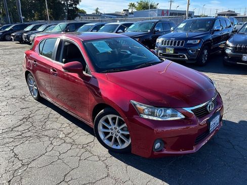 Used 2013 Lexus CT 200h w/ Premium Pkg w/Navigation FWD image 2