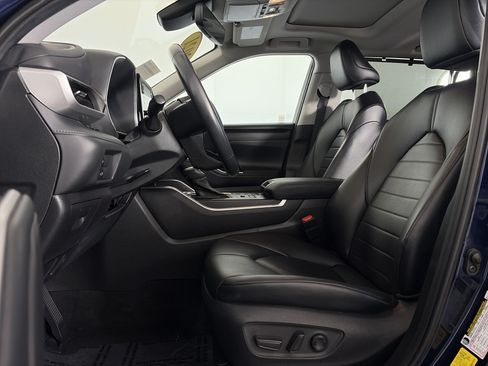 Used 2021 Toyota Highlander XLE AWD/4WD image 6