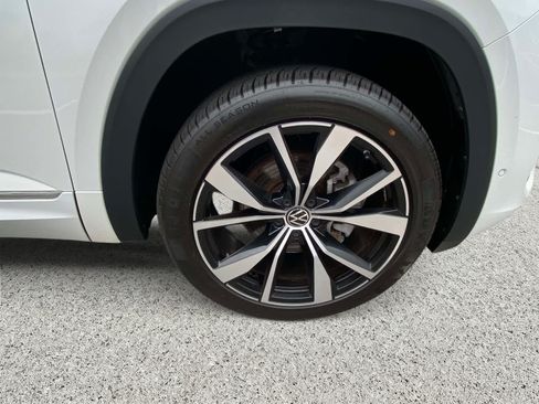 Certified 2024 Volkswagen Atlas SEL Premium R-Line AWD/4WD image 37
