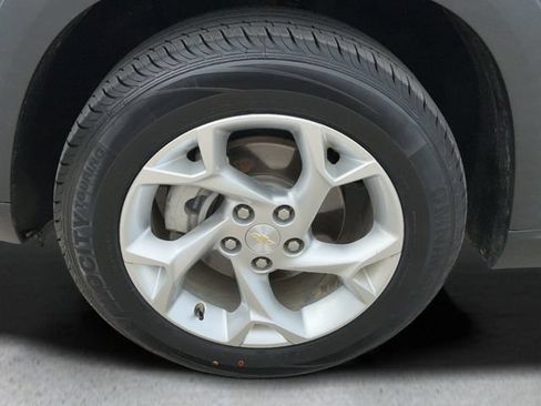 Used 2024 Chevrolet Trax LS w/ LS Convenience Package FWD image 9