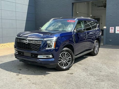 Used 2025 Nissan Armada Platinum w/ Convenience Package RWD image 2
