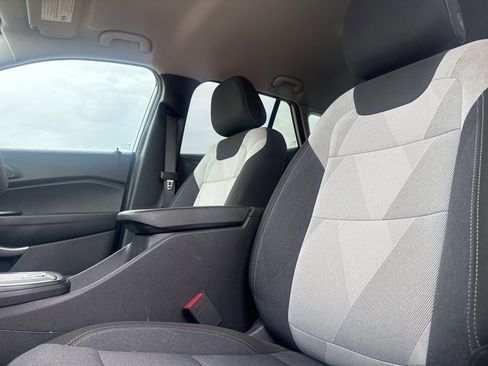 Used 2025 Chevrolet Trax LS image 40