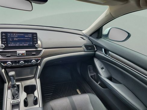 Used 2018 Honda Accord EX image 7