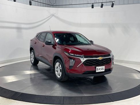 Used 2024 Chevrolet Trax LS w/ Driver Confidence Package image 38