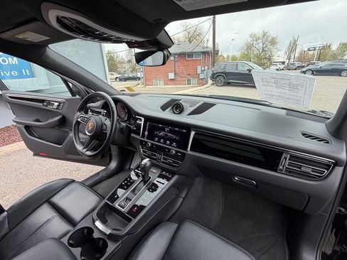 Used 2024 Porsche Macan image 40