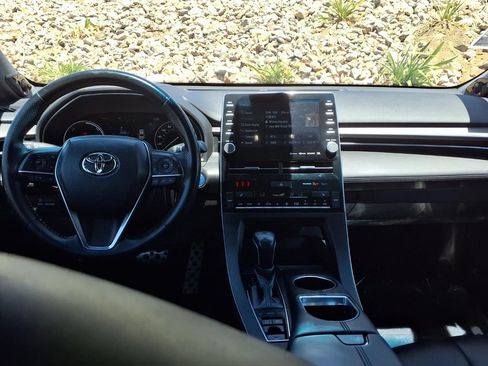 Used 2021 Toyota Avalon XSE FWD image 18