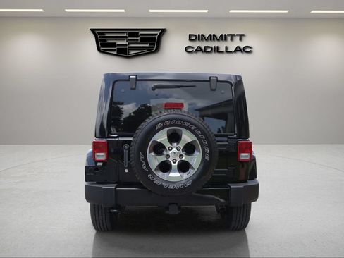 Used 2017 Jeep Wrangler Unlimited Sahara w/ Connectivity Group AWD/4WD image 5