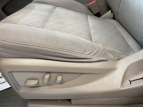 Used 2018 GMC Yukon SLE w/ SLE Value Package image 25