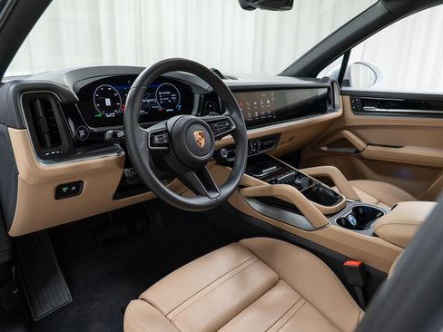 Certified 2024 Porsche Cayenne image 15