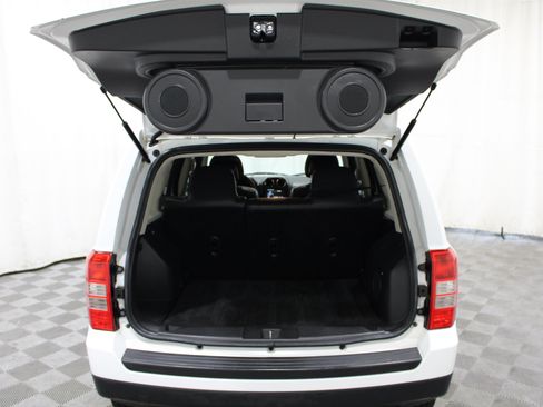 Used 2014 Jeep Patriot Latitude w/ Sun/Sound Group FWD image 18