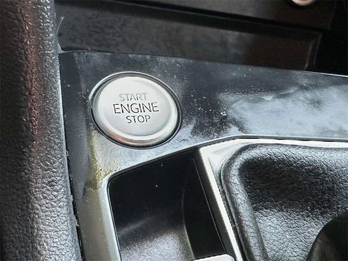 Used 2022 Volkswagen Taos SE image 12