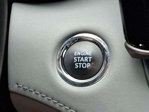 Used 2023 Toyota Highlander XLE image 33