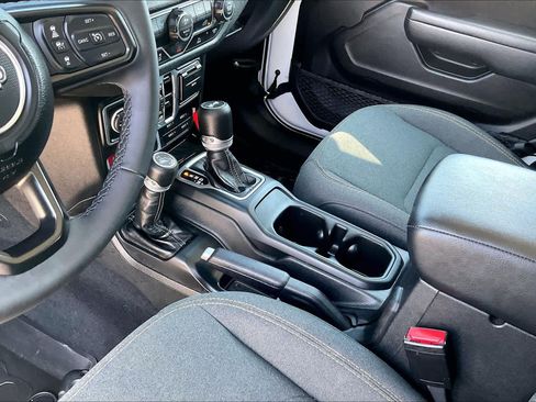 Used 2025 Jeep Wrangler Unlimited Sport AWD/4WD image 15