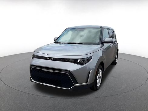 Used 2025 Kia Soul LX w/ LX Technology Package FWD image 7