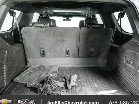 Used 2022 Chevrolet Suburban RST w/ Luxury Package image 32