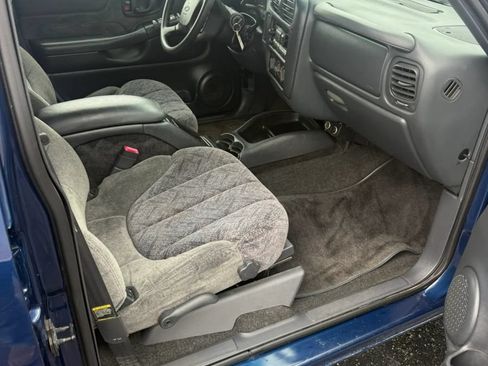Used 2001 Chevrolet S10 Pickup LS AWD/4WD image 17