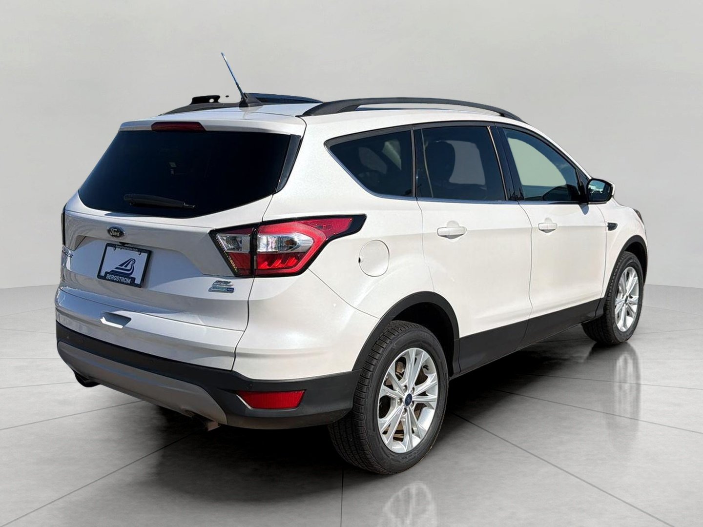 Used 2018 Ford Escape SEL w/ Ford Safe & Smart Package AWD/4WD image 8