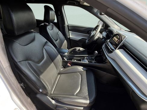 Used 2025 Jeep Compass Limited AWD/4WD image 10