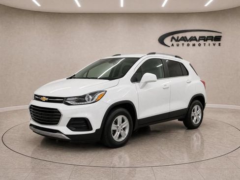 Used 2019 Chevrolet Trax LT w/ LT Convenience Package FWD image 3