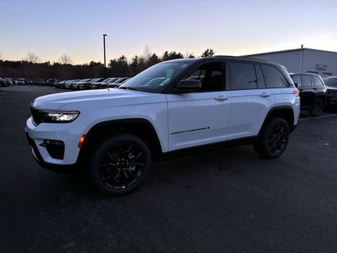 New 2025 Jeep Grand Cherokee Limited image 4