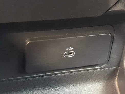 Used 2025 Land Rover Defender 110 S image 33