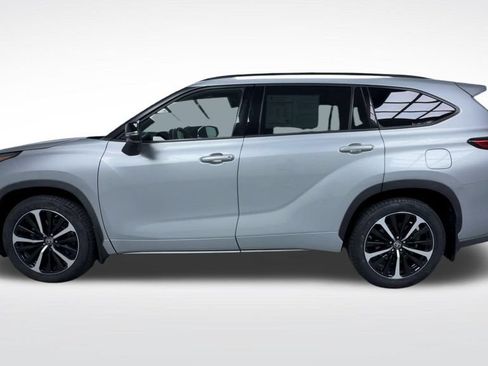 Used 2022 Toyota Highlander XSE AWD/4WD image 5