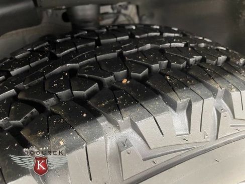 Used 2022 Jeep Cherokee Trailhawk image 9