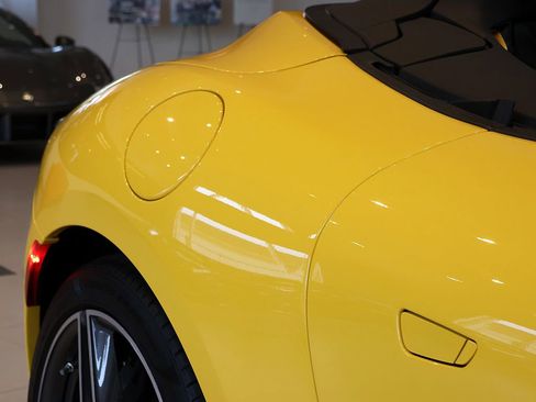 Certified 2025 Ferrari Roma Spider RWD image 25