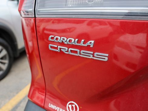 Used 2023 Toyota Corolla Cross XLE w/ Convenience Package FWD image 12