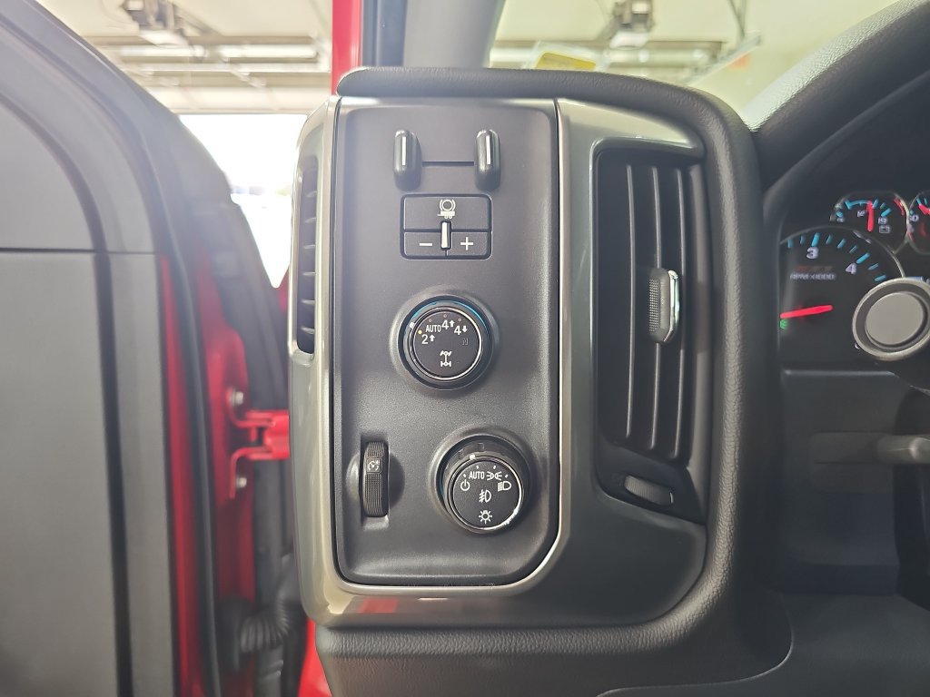 Certified 2018 Chevrolet Silverado 1500 LT w/ All Star Edition AWD/4WD image 30