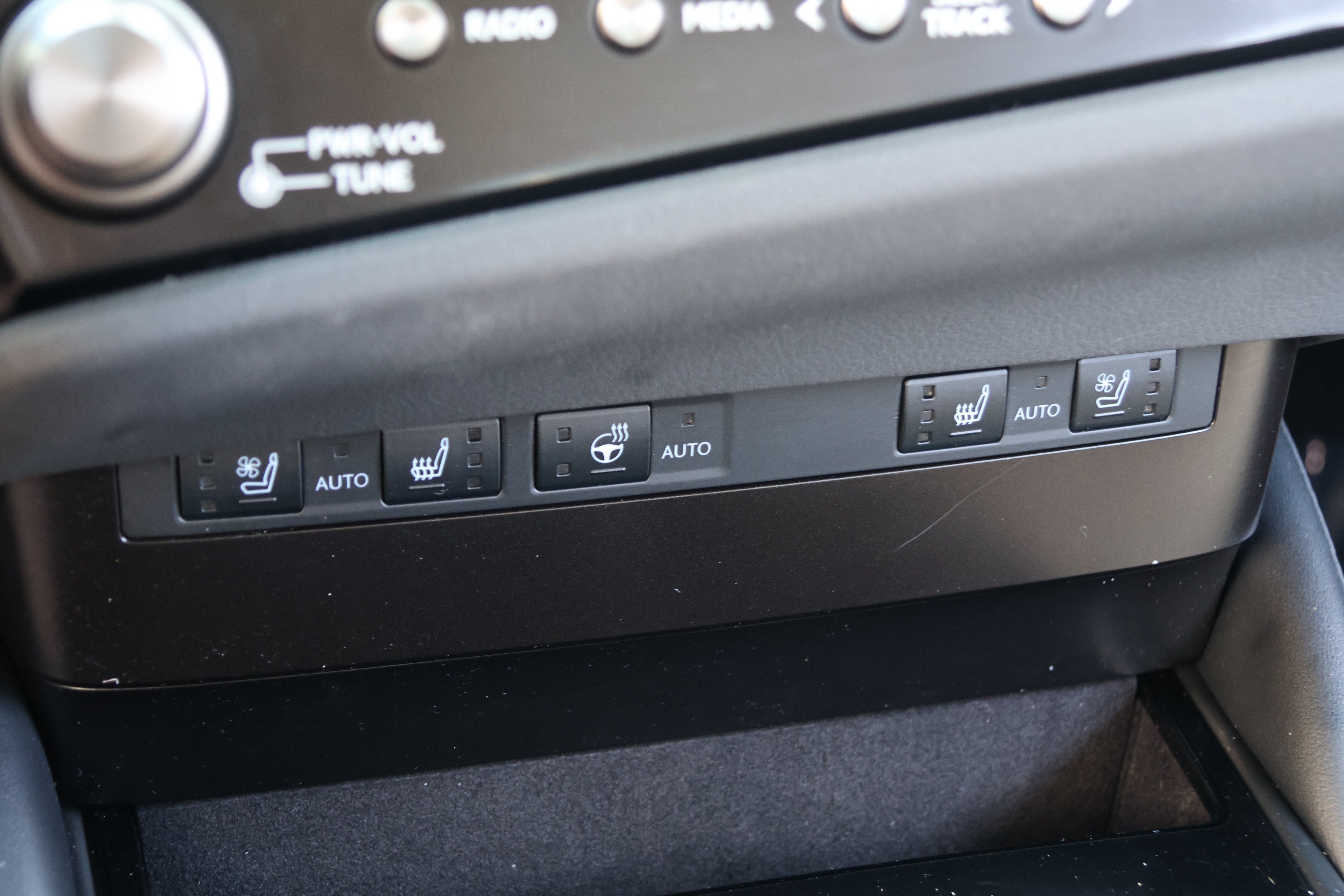 Certified 2024 Lexus ES 350 w/ Premium Package FWD image 22