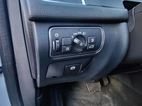 Used 2017 Volvo XC60 T6 Dynamic w/ Climate Package image 30