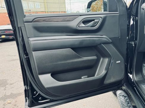 Used 2022 Chevrolet Suburban Z71 w/ Z71 Off-Road Package image 18